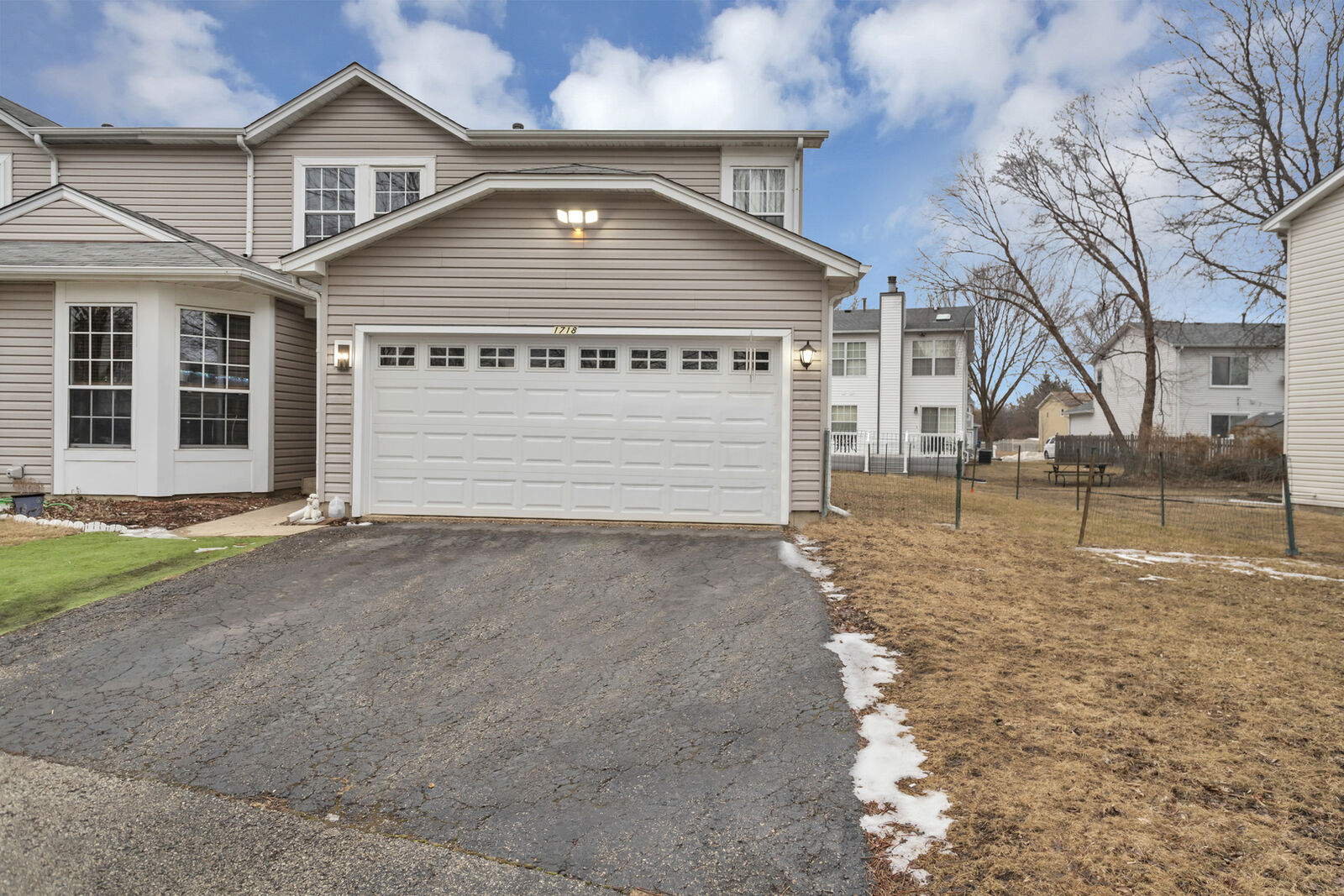 Property Photo:  