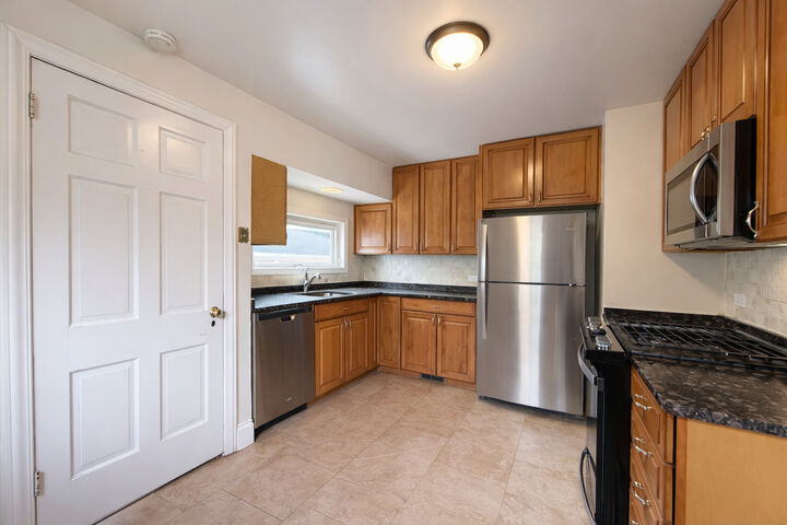 Property Photo:  400 Lindley Avenue  IL 60559 