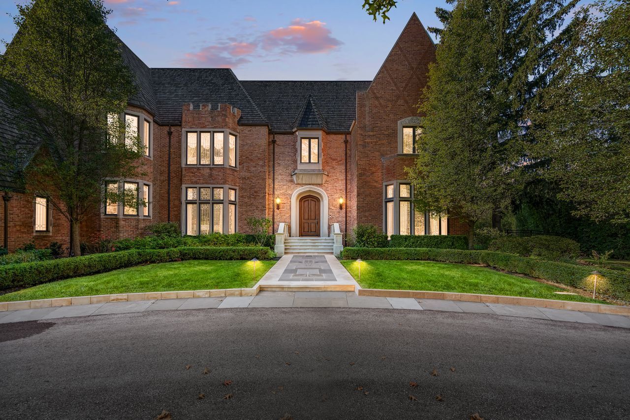 Property Photo:  