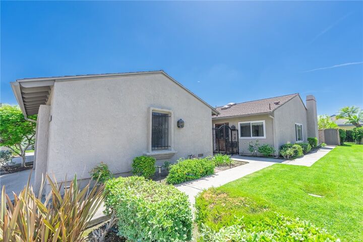 Property Photo:  10692 Camino Real  CA 92708 