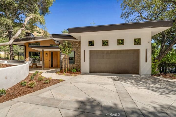 Property Photo:  888 Oakglade  CA 91016 