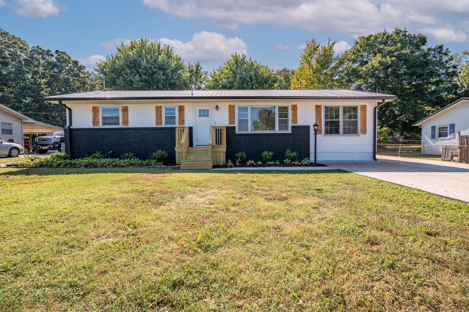 Property Photo: 530 N Main St TN 38469