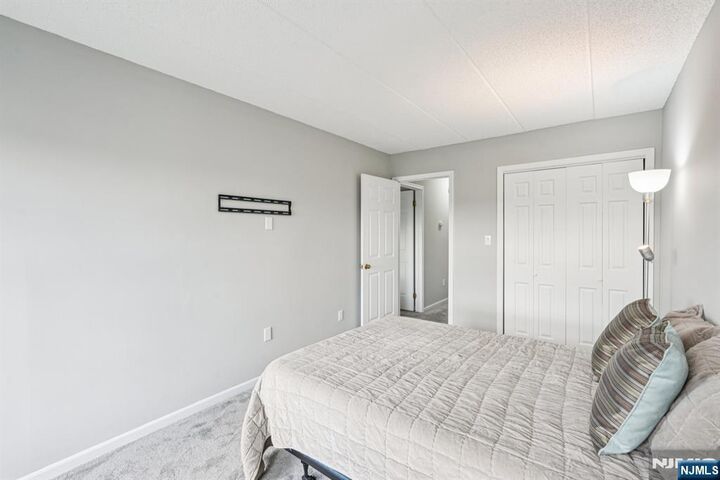 Property Photo:  44 Iron Forge Square 44  NJ 07442 