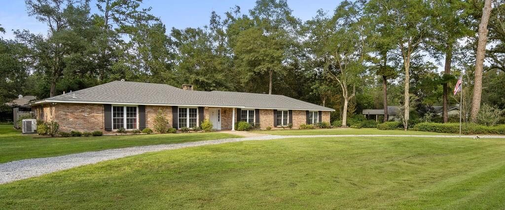 Property Photo: 35 Oaklawn Drive LA 70433
