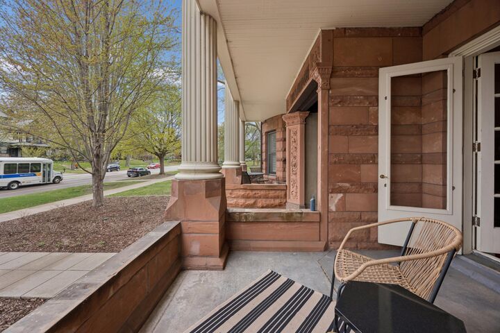 Property Photo:  672 Summit Avenue 102  MN 55105 