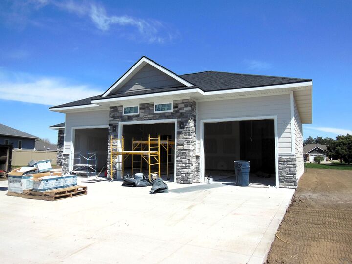 Property Photo:  172 Cardinal Court  NE 68776 