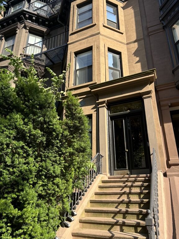 Property Photo:  189 Beacon 4  MA 02116 