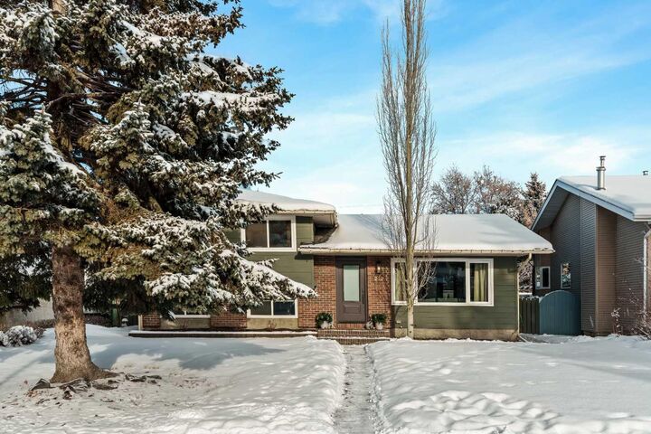 Photo de la propriété:  212 Vantage Place NW  AB T3A 1X9 