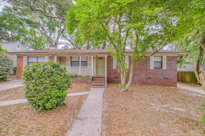 Property Photo:  44 Redwood Cir  FL 32506 