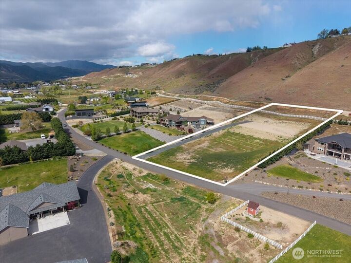 Property Photo:  3085  Martin Place  WA 98802 