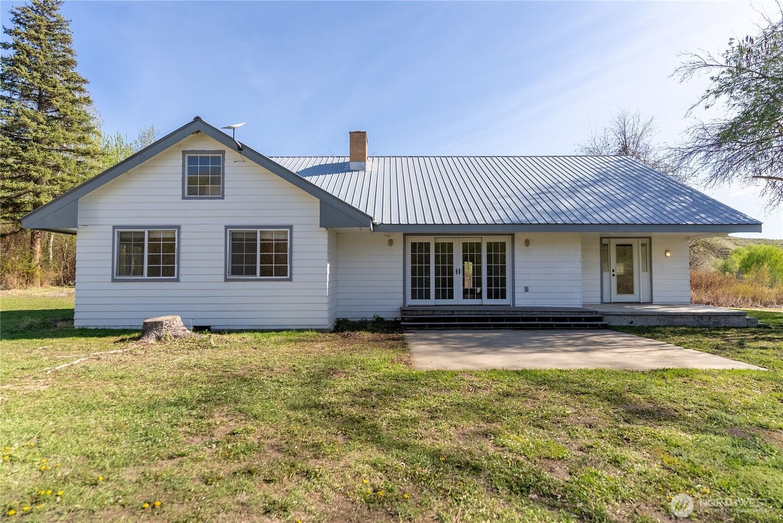 Property Photo:  20752  State Route 20  WA 98856 