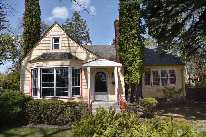 Property Photo: 107 W 9th Avenue WA 98926