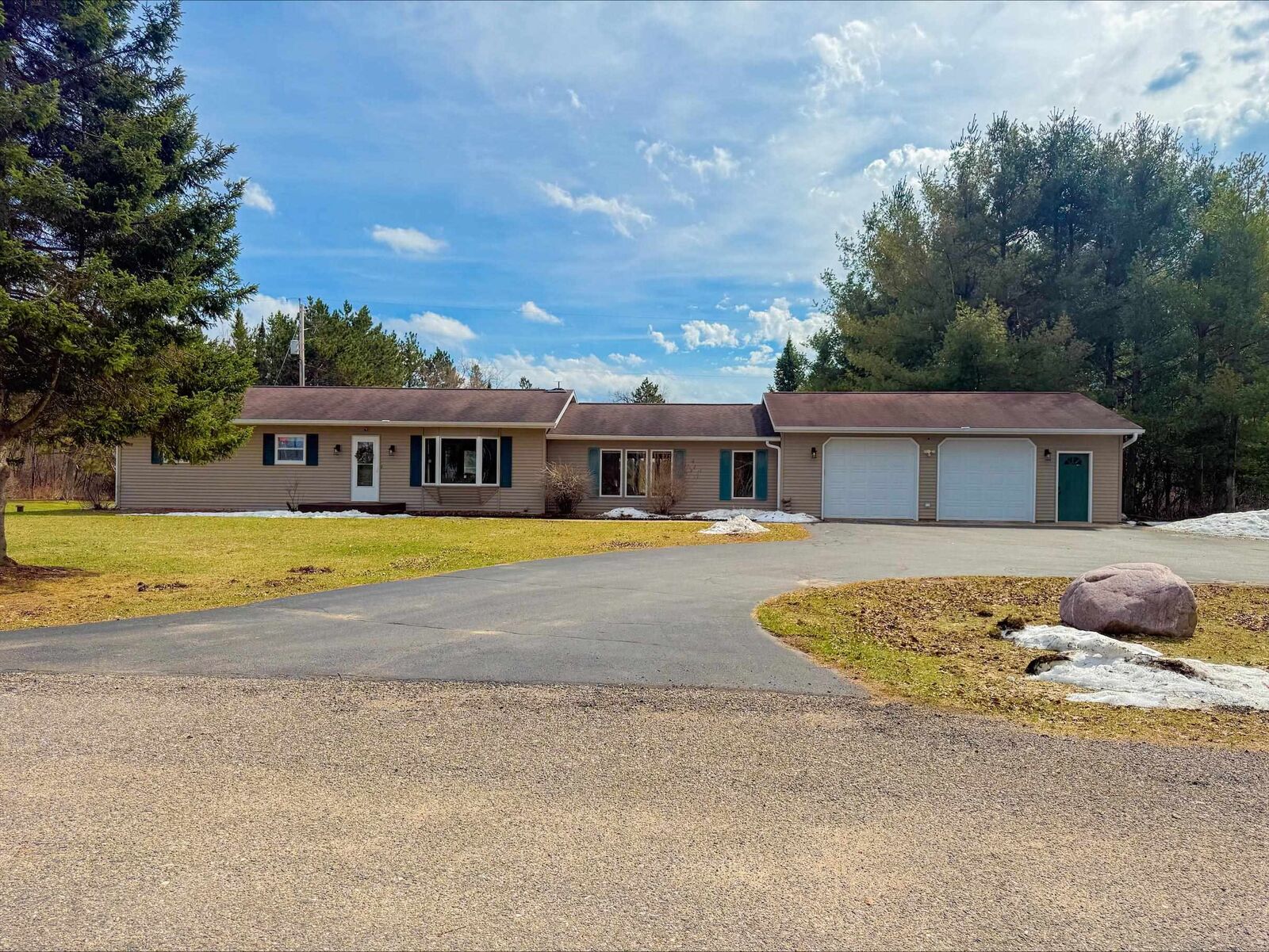 Property Photo:  16633 Orchard Lane  WI 54175 