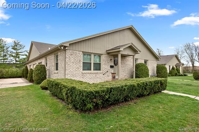 Property Photo:  41812 King Edward Court  MI 48038 