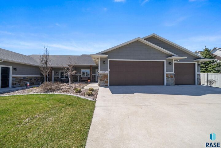 Property Photo:  207 N Pine Lake Dr  SD 57110 