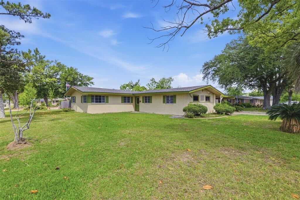 Property Photo:  2224 Clooney Street  LA 70601 