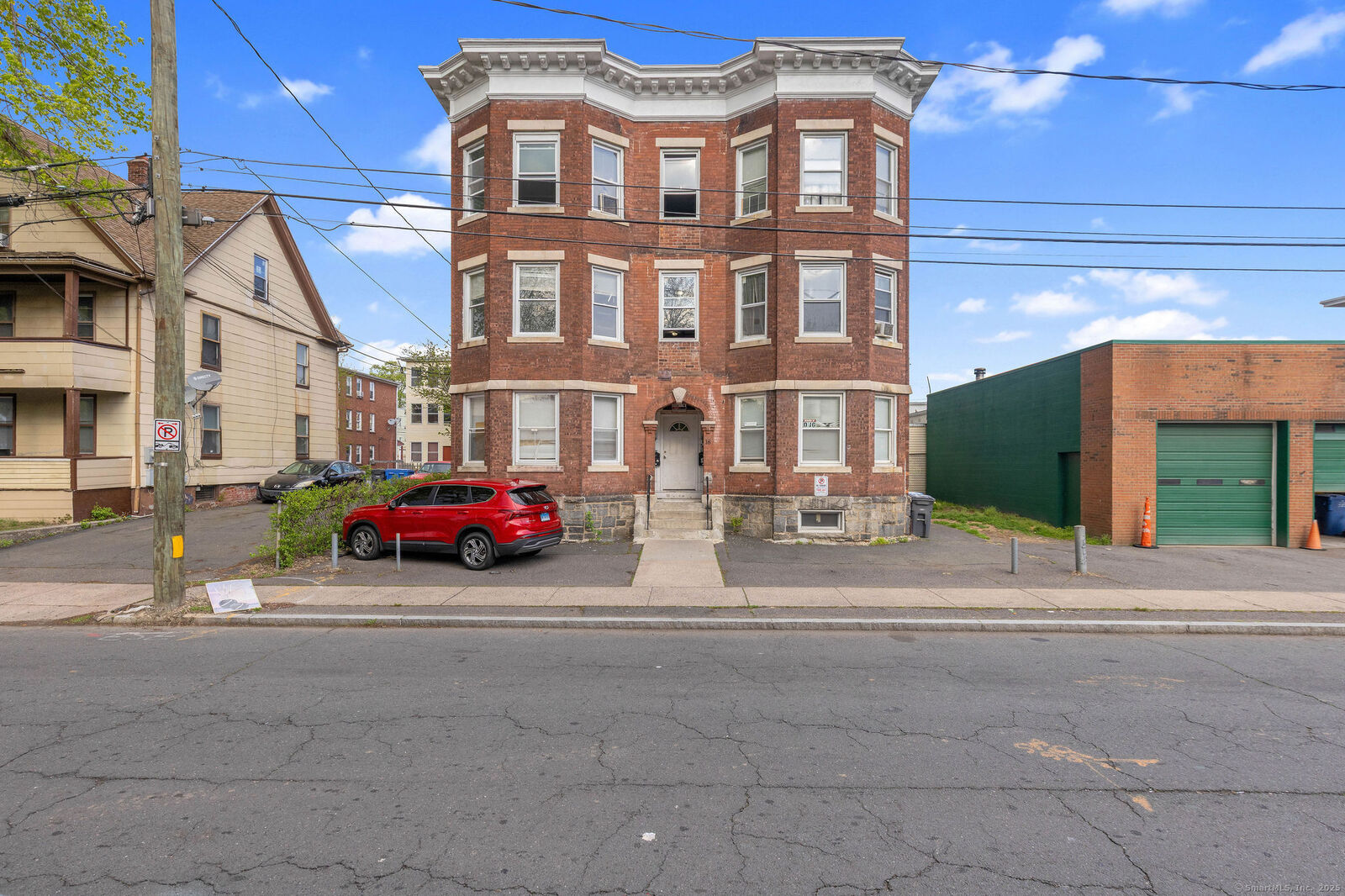 Property Photo:  18 South Whitney Street  CT 06106 