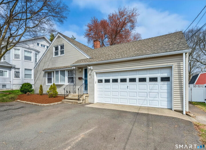 Property Photo:  304 Huntington Road  CT 06614 