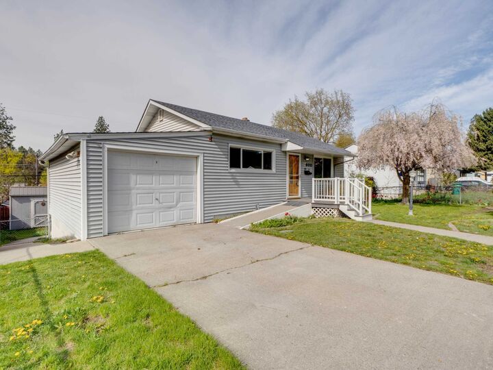 Property Photo: 6011 N Forest Blvd WA 99208