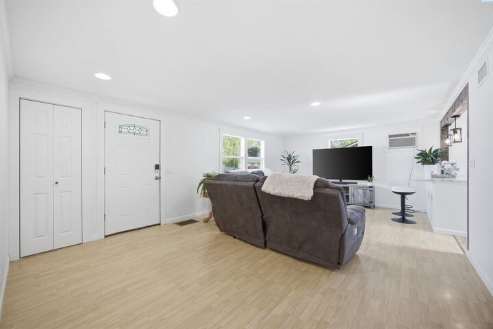 Property Photo:  1508 Cottonwood Drive  WA 99354 