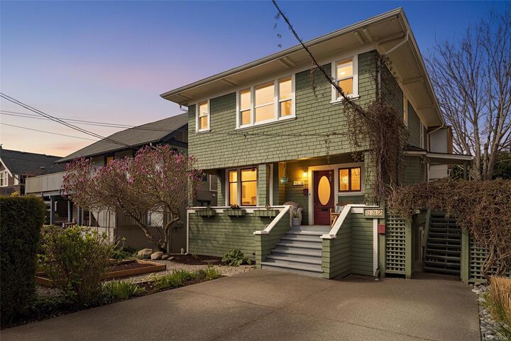 320 Moss St — photo 1