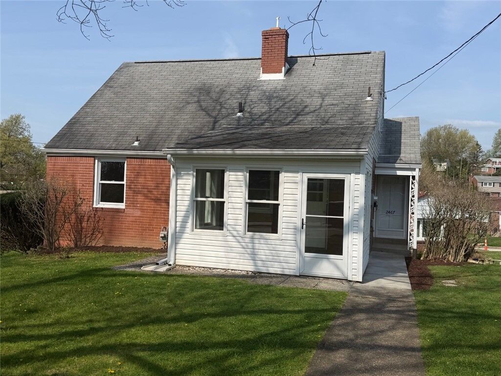 Property Photo:  2467 Allender Ave  PA 15220 