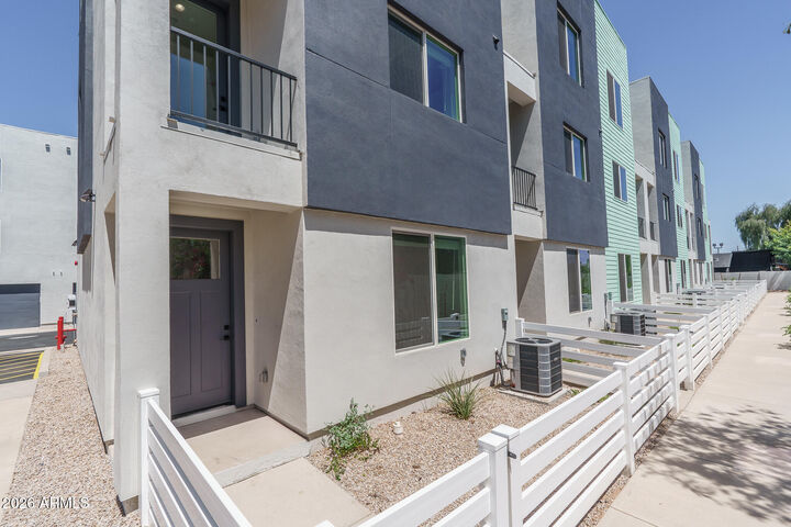 Property Photo:  2601 E Clarendon Avenue 14  AZ 85016 