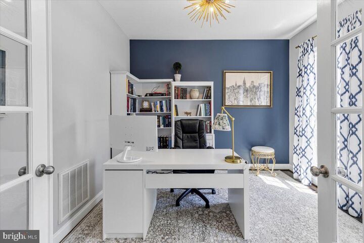 Property Photo:  813 Casla Court SE  VA 20175 