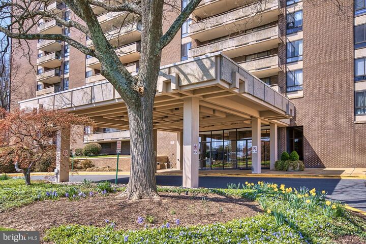 Property Photo:  1800 Old Meadow Road 1006  VA 22102 