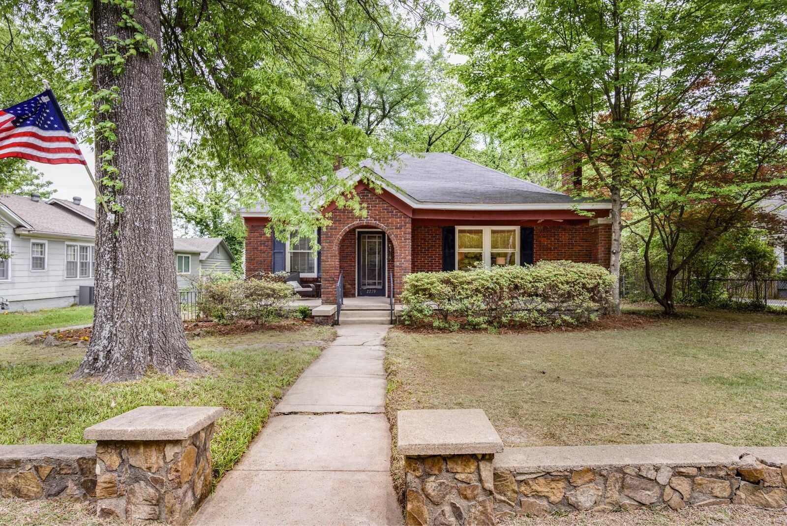 Property Photo:  2719 N University Avenue  AR 72207 