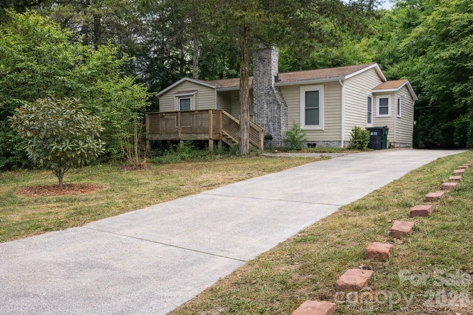 Property Photo:  7811 Heatherdale Court  NC 28212 