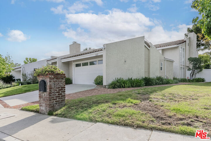 Property Photo:  2637 Angelo Dr  CA 90077 