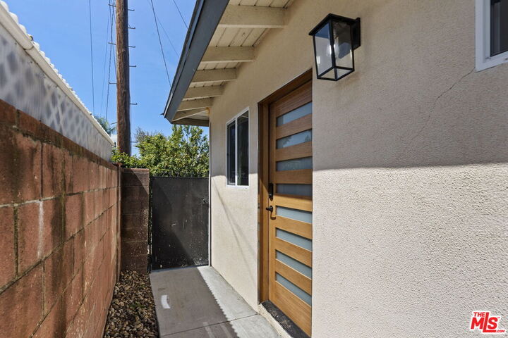 Property Photo:  6229 Sylvia Ave  CA 91335 