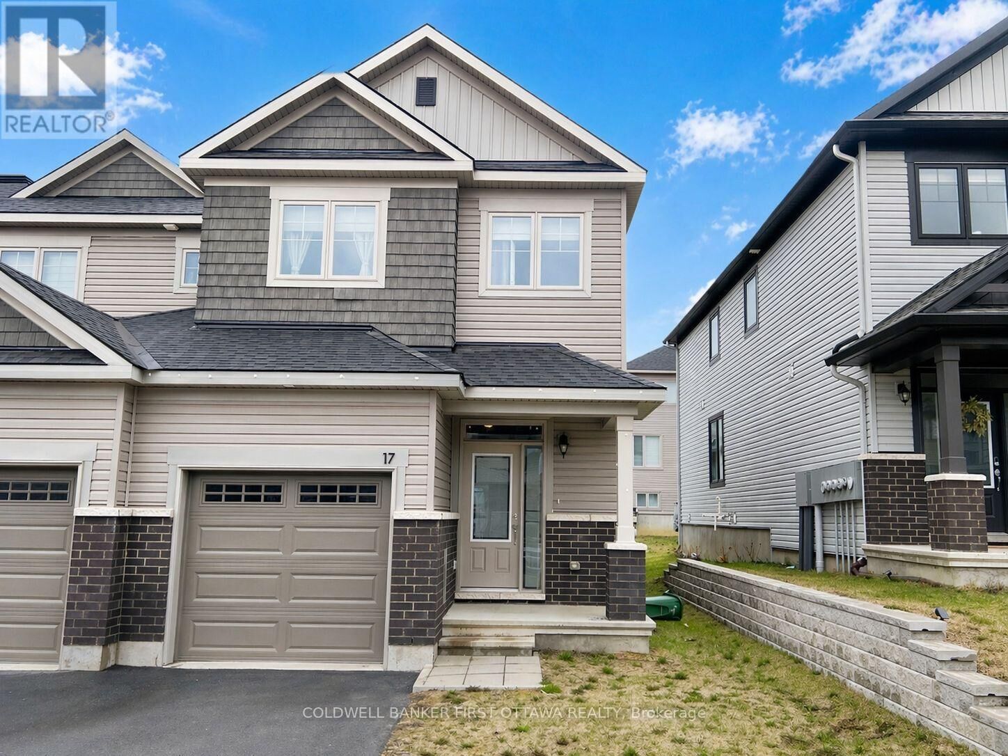 Property Photo:  17 Atop Lane  ON K1X 0H2 