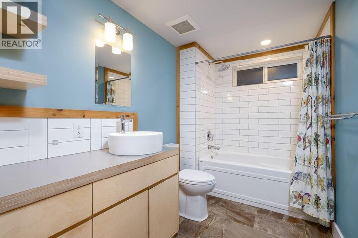 Property Photo: 2034 Cliff Street BC V0G 1Y0
