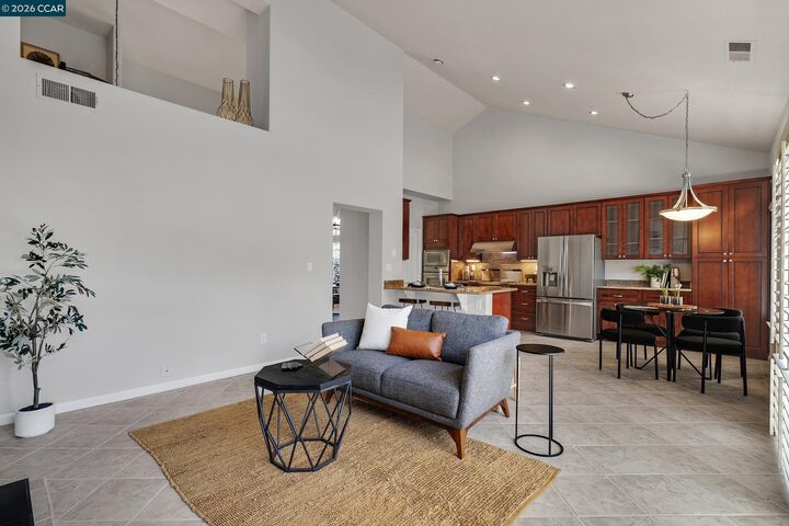 Property Photo:  204 Vista Glen Pl  CA 94553 