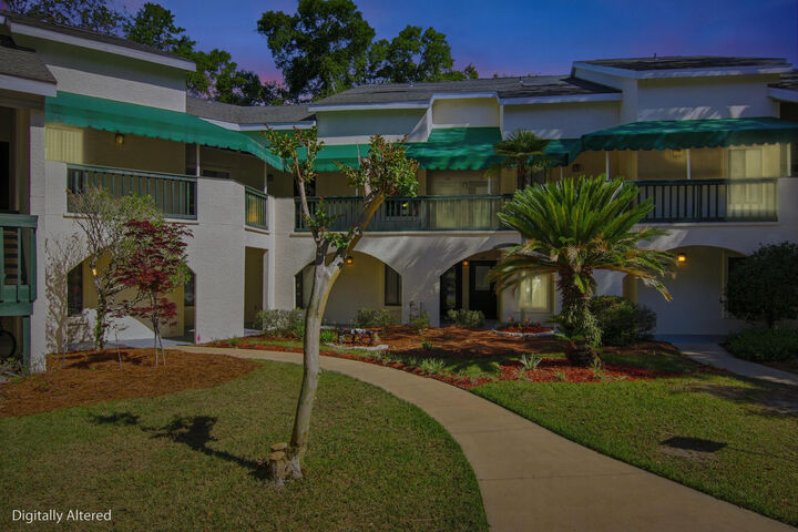 Property Photo:  308 Westlake Court 308  FL 32578 