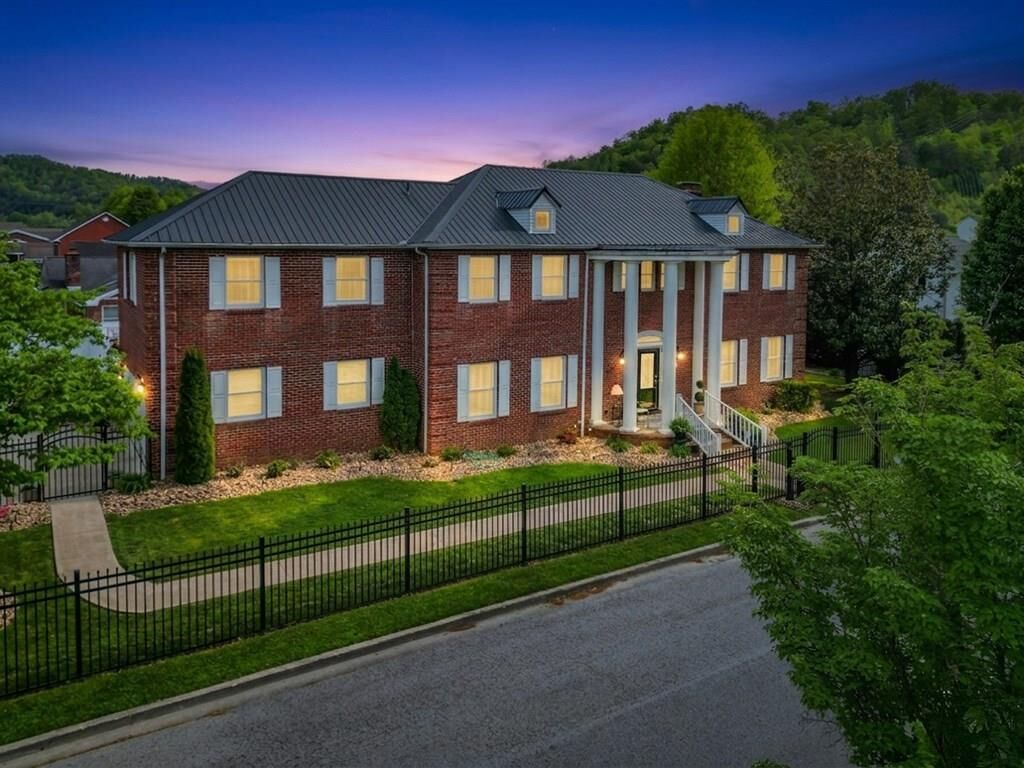 Property Photo:  132 Tulip  KY 41240 