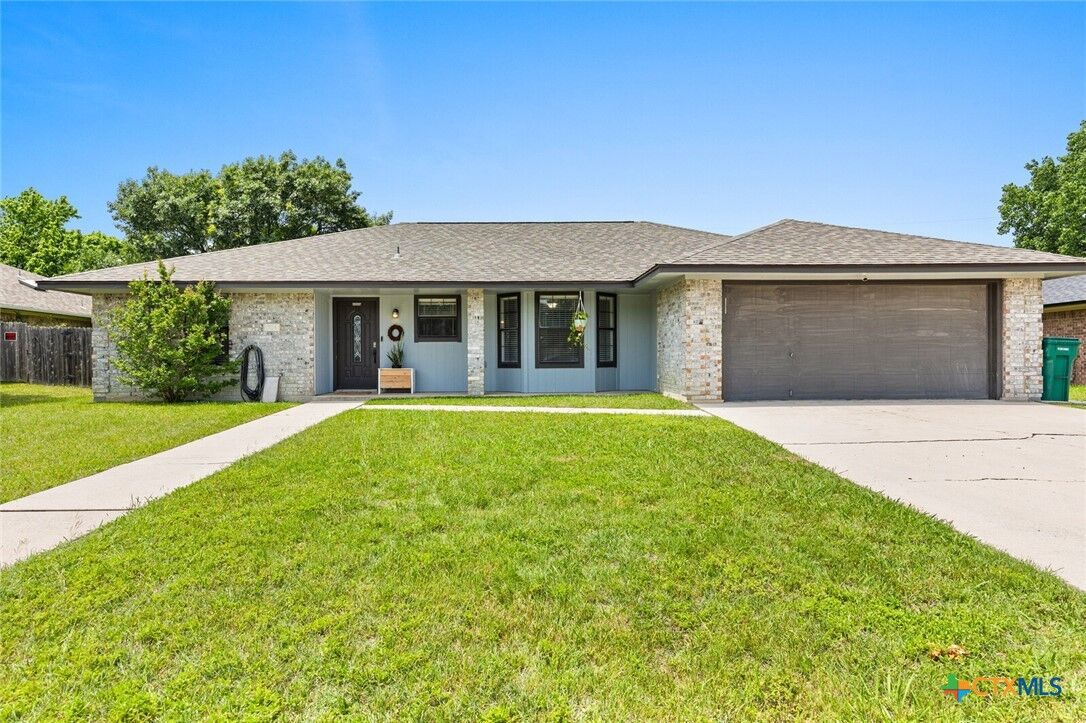 Property Photo: 1706 Lynx Circle TX 76548