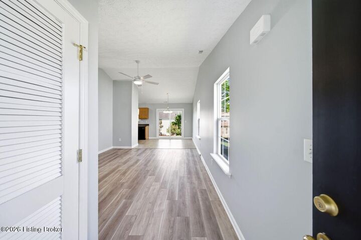 Property Photo:  7006 Little Oak Ct  KY 40291 