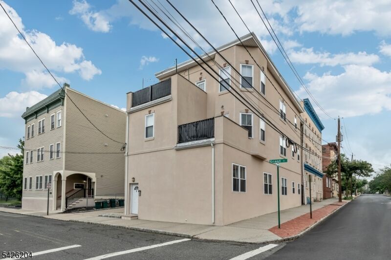 Property Photo:  1 Grant St 1  NJ 07042 
