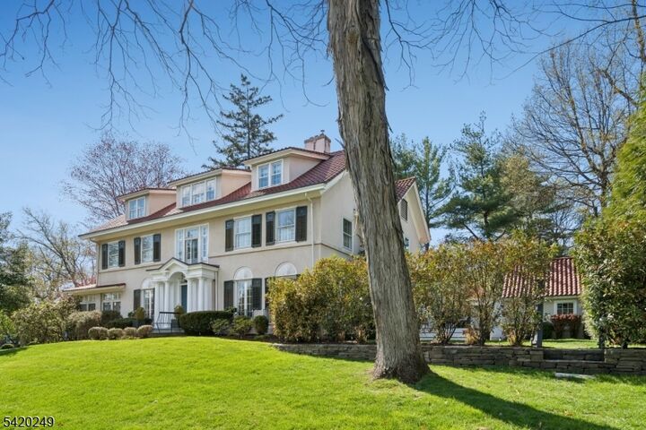 Property Photo:  9 Quentin Ct  NJ 07040 