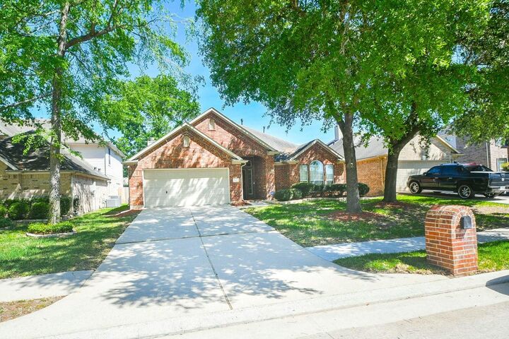 Property Photo:  5823 Knollwood Trail  TX 77373 