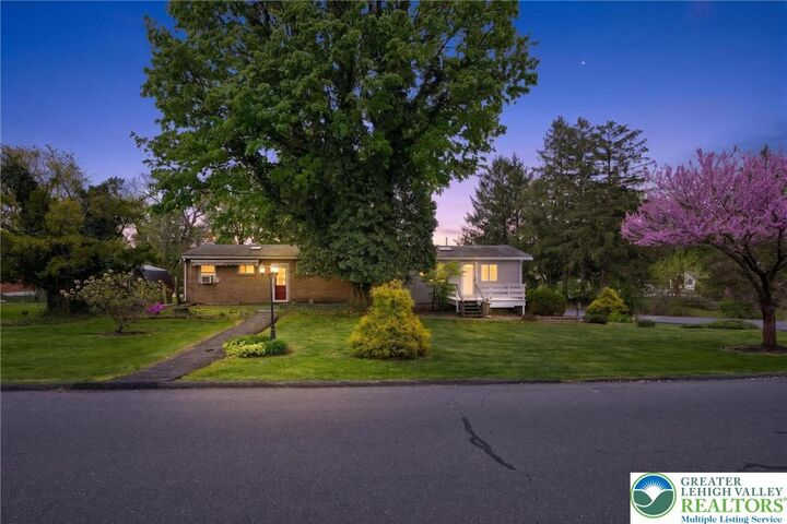 Property Photo:  1220 Oakwood Drive  PA 18017 