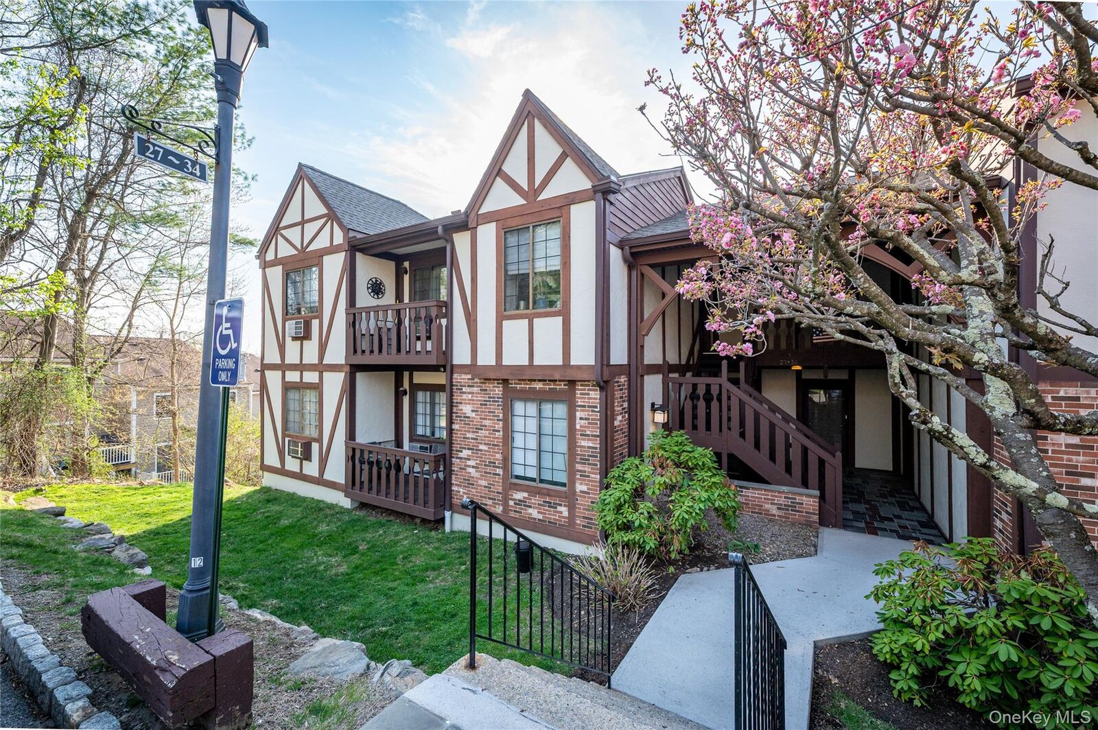 Property Photo:  33 Foxwood Circle  NY 10549 