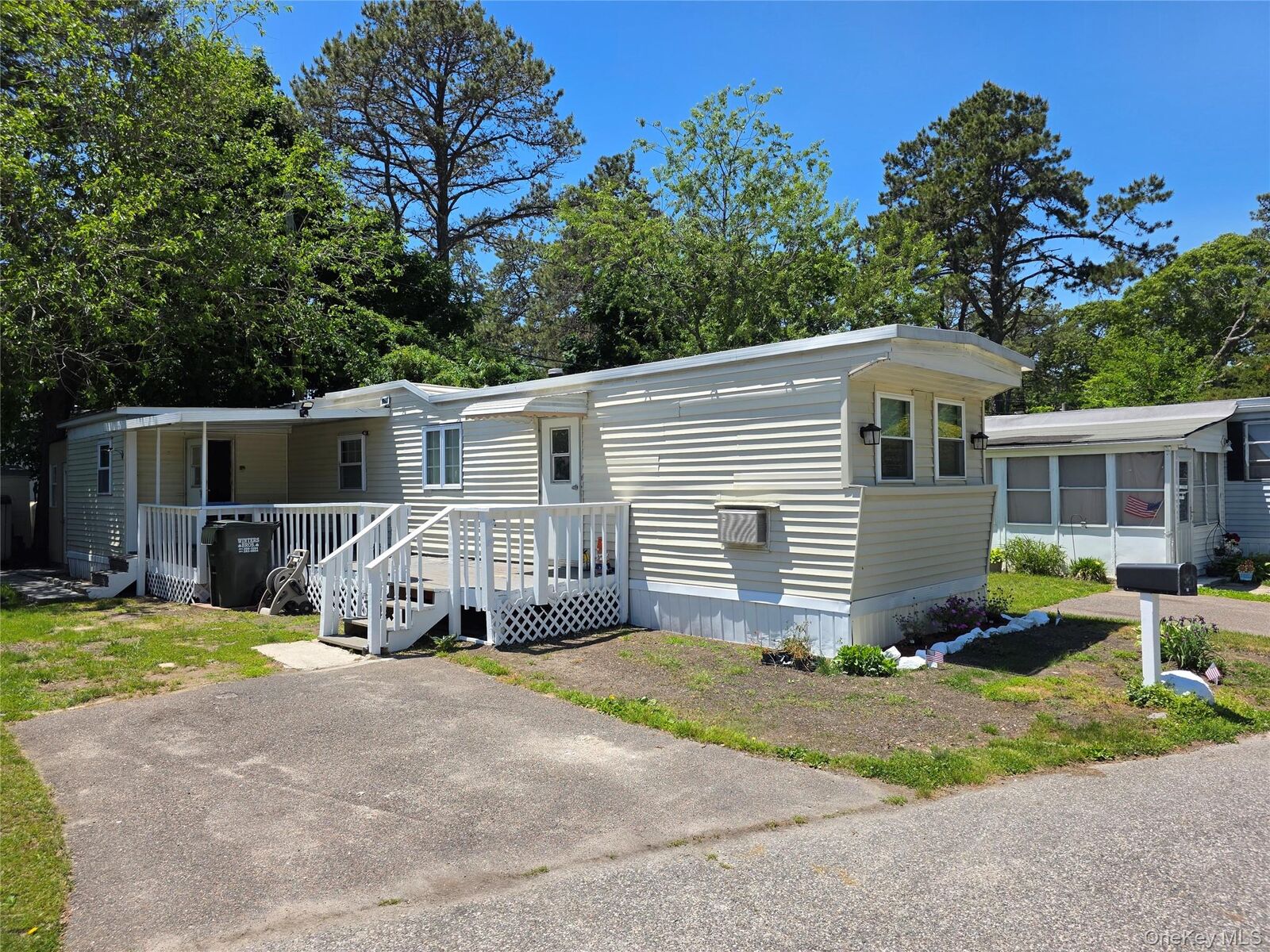Property Photo: 525 Riverleigh Ave C7 NY 11901