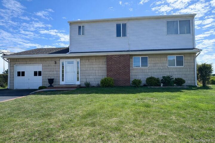 Property Photo:  39 Barracuda Road  NY 11942 