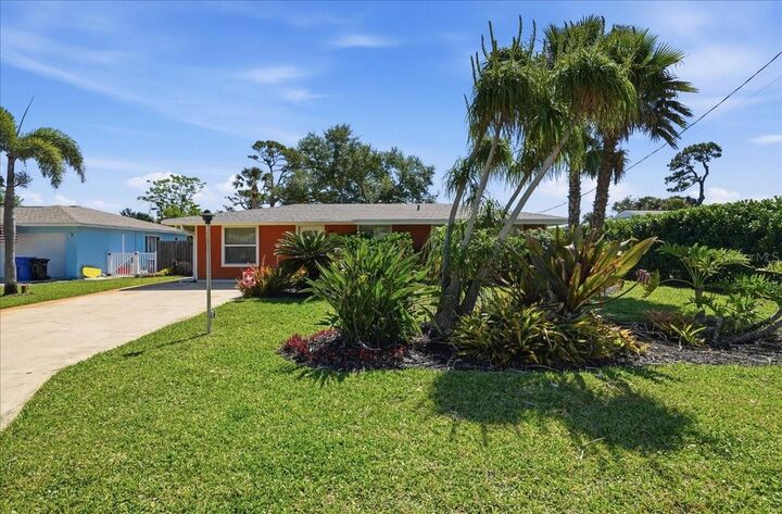 Property Photo:  1129 Riviera Street  FL 34285 