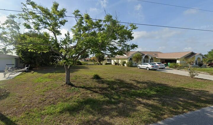 Property Photo:  3298 Daytona Drive  FL 33983 