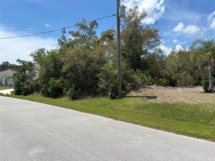 Property Photo:  28 Fallwood Lane  FL 32137 